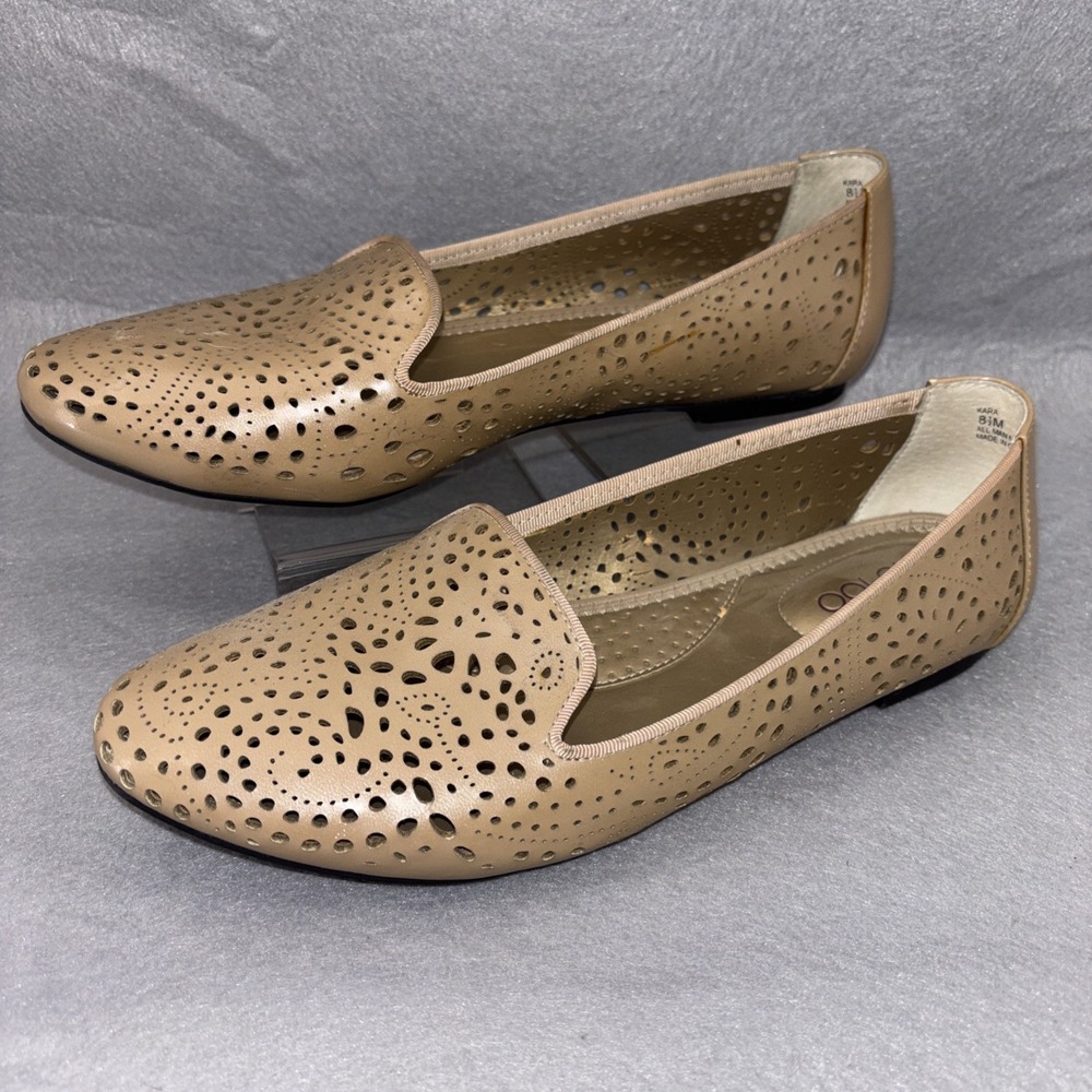 New Me Too KARA Tan Gold Shoes Flats Women 8.5 Cushion Perforated Hole Design